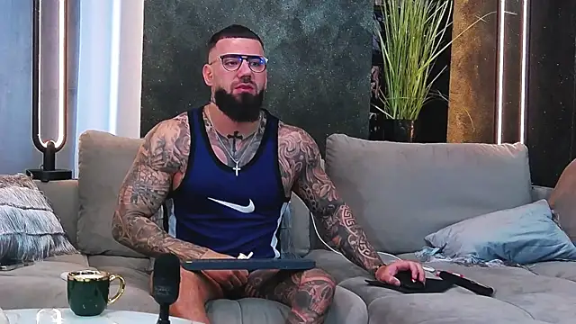 Snapshot of masterkingofmusclee chatting on 17, 3, 2025 masterkingofmusclee online show from 17, 3, 2025