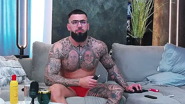 Snapshot of masterkingofmusclee chatting on 19, 3, 2025 masterkingofmusclee online show from 19, 3, 2025