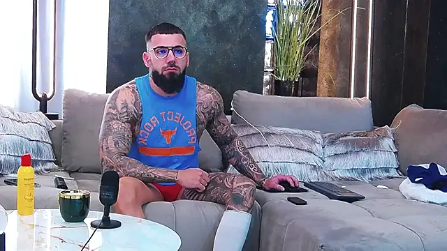 Snapshot of masterkingofmusclee chatting on 20, 3, 2025 masterkingofmusclee online show from 20, 3, 2025