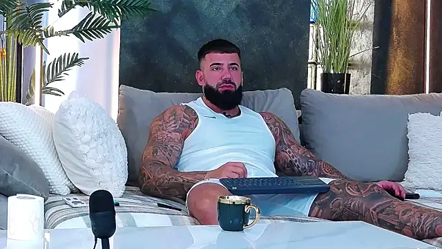 Snapshot of masterkingofmusclee chatting on 9, 9, 2025 masterkingofmusclee online show from 9, 9, 2025