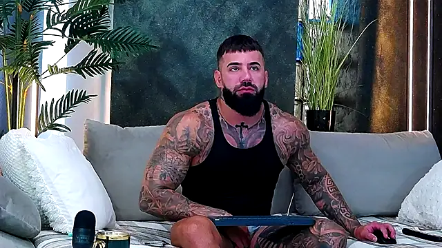 Snapshot of masterkingofmusclee chatting on 10, 9, 2025 masterkingofmusclee online show from 10, 9, 2025