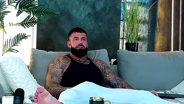 Snapshot of masterkingofmusclee chatting on 12, 9, 2025 masterkingofmusclee online show from 12, 9, 2025