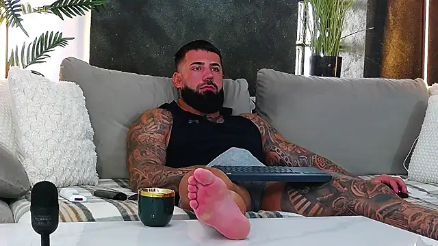 Snapshot of masterkingofmusclee chatting on 22, 9, 2025 masterkingofmusclee online show from 22, 9, 2025