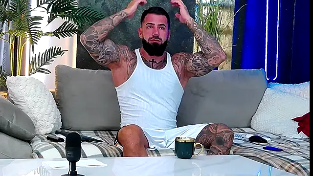 Snapshot of masterkingofmusclee chatting on 1, 10, 2025 masterkingofmusclee online show from 1, 10, 2025