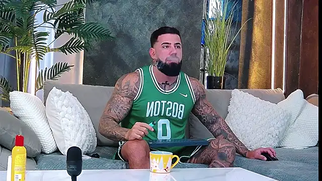 Snapshot of masterkingofmusclee chatting on 6, 10, 2025 masterkingofmusclee online show from 6, 10, 2025