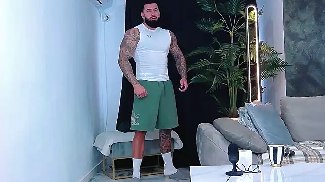 Snapshot of masterkingofmusclee chatting on 6, 11, 2025 masterkingofmusclee online show from 6, 11, 2025