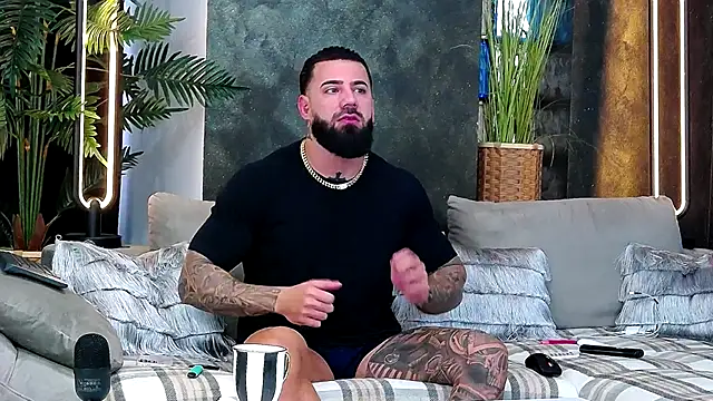 Snapshot of masterkingofmusclee chatting on 17, 11, 2025 masterkingofmusclee online show from 17, 11, 2025