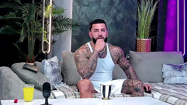 Snapshot of masterkingofmusclee chatting on 25, 11, 2025 masterkingofmusclee online show from 25, 11, 2025