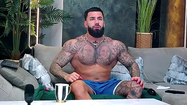 Snapshot of masterkingofmusclee chatting on 27, 11, 2025 masterkingofmusclee online show from 27, 11, 2025