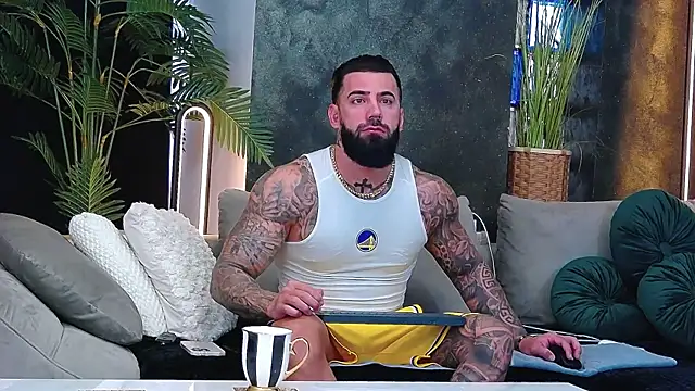 Snapshot of masterkingofmusclee chatting on 4, 12, 2025 masterkingofmusclee online show from 4, 12, 2025