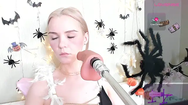 Kaya Devis online show from 28, 10, 2025