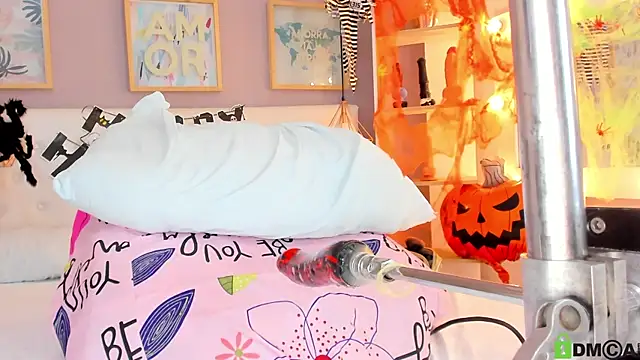 julyanna  online show from 27, 10, 2025