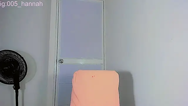 Snapshot of Hannahsmit chatting on 14, 10, 2025 Hannahsmit online show from 14, 10, 2025