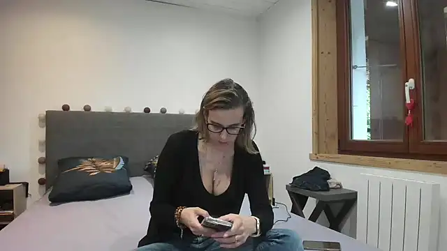 Snapshot of Madame_Callie chatting on 9, 6, 2026 Madame Callie online show from 9, 6, 2026