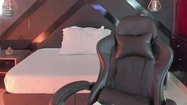 dark gotica online show from 4, 2, 2026