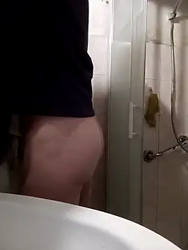 Snapshot of petitpeps84 chatting on 15, 12, 2024 petitpeps84 online show from 15, 12, 2024