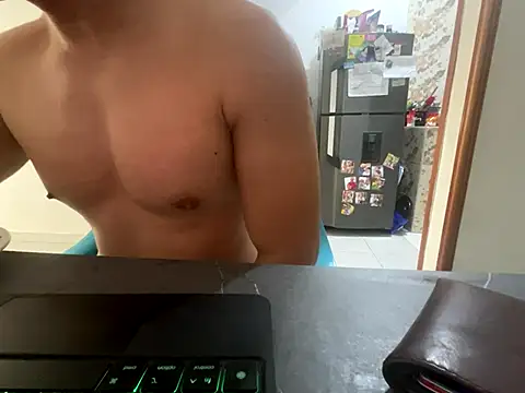 Snapshot of andresmb12 chatting on 28, 10, 2025 andresmb12 online show from 28, 10, 2025