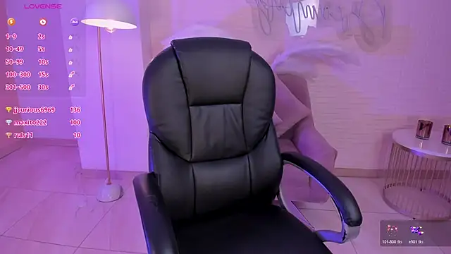 AlessiaCorleone  online show from 5, 1, 2025