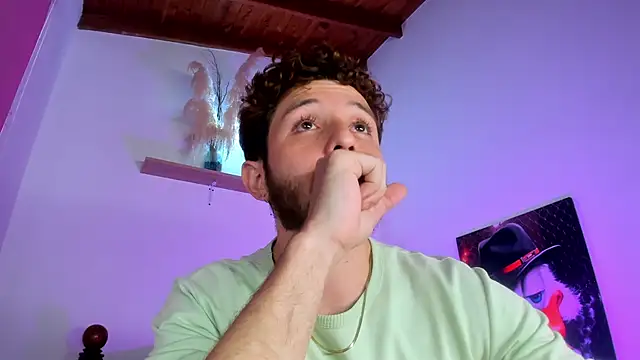 Snapshot of Juan_Castano chatting on 20, 11, 2025 Juan Castano online show from 20, 11, 2025