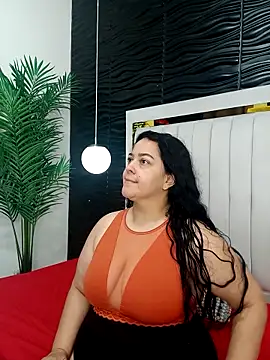 Snapshot of lucia_vonne_ chatting on 22, 2, 2025 lucia vonne online show from 22, 2, 2025