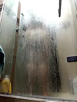 Snapshot of lucia_vonne_ chatting on 2, 12, 2025 lucia vonne online show from 2, 12, 2025