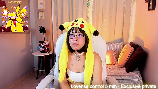 CoralineRicce  online show from 6, 2, 2025