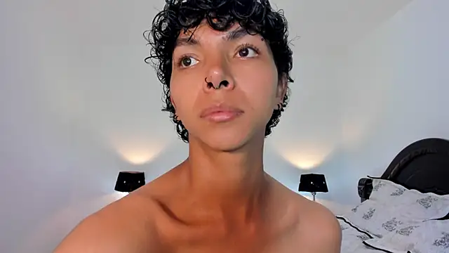 xhenisa  online show from 17, 1, 2025