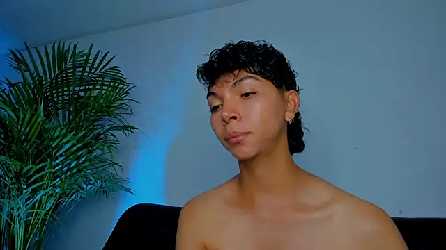 Snapshot of xhenisa_ chatting on 20, 11, 2025 xhenisa online show from 20, 11, 2025