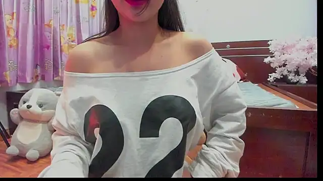 Snapshot of Mimini- chatting on 7, 2, 2025 Mimini- online show from 7, 2, 2025