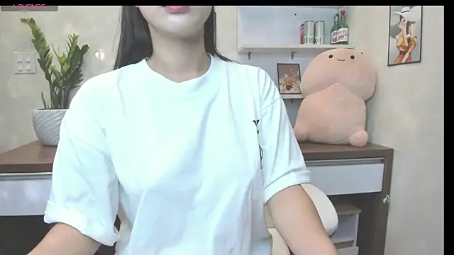 Snapshot of Mimini- chatting on 1, 10, 2025 Mimini- online show from 1, 10, 2025