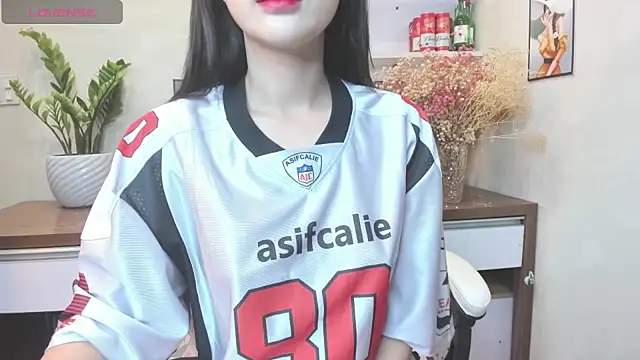 Snapshot of Mimini- chatting on 2, 11, 2025 Mimini- online show from 2, 11, 2025