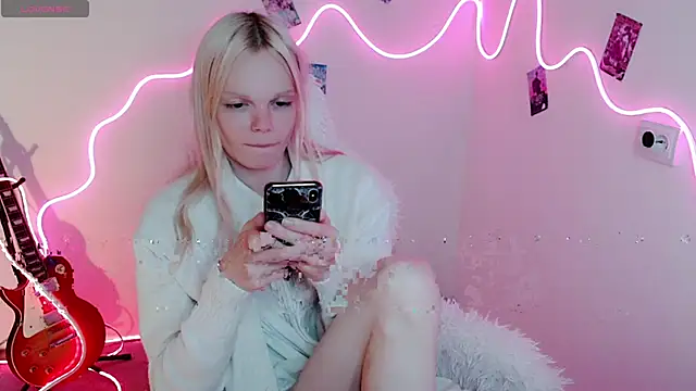 Emily Nyaffee online show from 23, 9, 2025