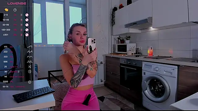 Snapshot of MissLovex chatting on 4, 2, 2025 MissLovex online show from 4, 2, 2025