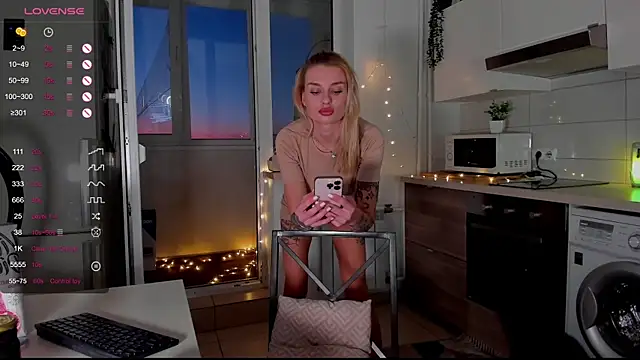 Snapshot of MissLovex chatting on 6, 2, 2025 MissLovex online show from 6, 2, 2025