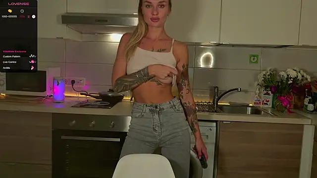 Snapshot of MissLovex chatting on 8, 9, 2025 MissLovex online show from 8, 9, 2025