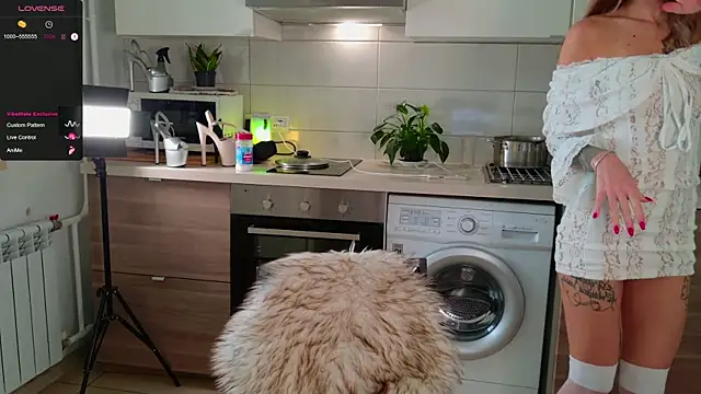 Snapshot of MissLovex chatting on 8, 10, 2025 MissLovex online show from 8, 10, 2025