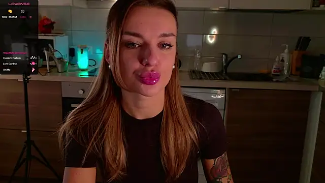 Snapshot of MissLovex chatting on 15, 10, 2025 MissLovex online show from 15, 10, 2025