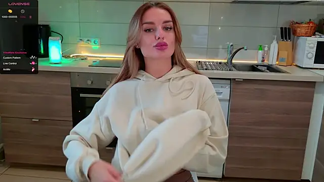 Snapshot of MissLovex chatting on 11, 11, 2025 MissLovex online show from 11, 11, 2025