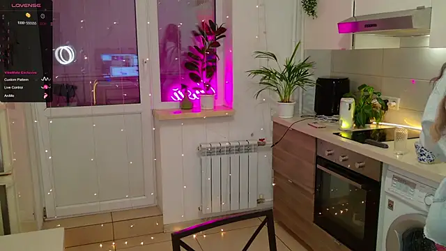 Snapshot of MissLovex chatting on 15, 12, 2025 MissLovex online show from 15, 12, 2025