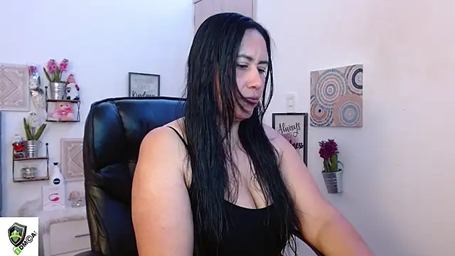 Snapshot of amalia_brunette chatting on 3, 1, 2025 amalia brunette online show from 3, 1, 2025