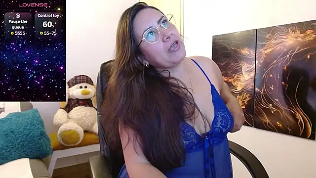 Snapshot of amalia_brunette chatting on 18, 12, 2025 amalia brunette online show from 18, 12, 2025