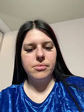 Snapshot of Annatrybebetter chatting on 5, 8, 2026 Annatrybebetter online show from 5, 8, 2026