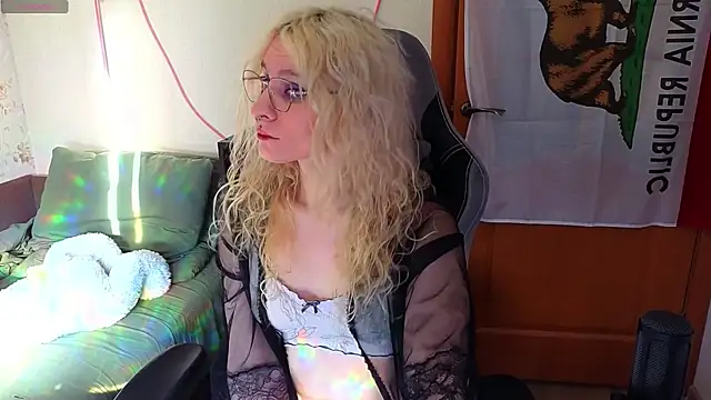 Lori Myaf online show from 14, 4, 2026