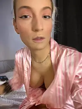 Snapshot of Ella_Charm chatting on 22, 10, 2025 Ella Charm online show from 22, 10, 2025