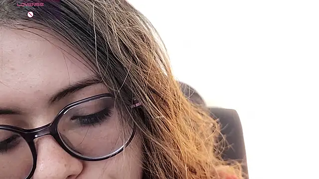 Snapshot of irinasweet27 chatting on 10, 10, 2025 irinasweet27 online show from 10, 10, 2025