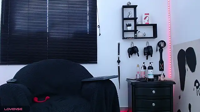 Snapshot of KinkyAllisonSub chatting on 11, 12, 2024 KinkyAllisonSub online show from 11, 12, 2024