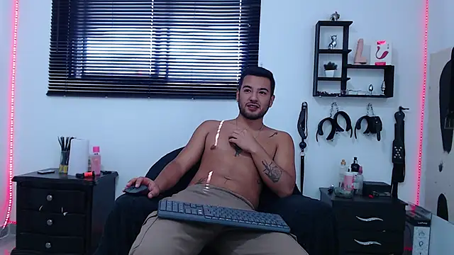 Snapshot of KinkyAllisonSub chatting on 18, 1, 2025 KinkyAllisonSub online show from 18, 1, 2025