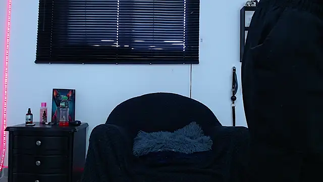Snapshot of KinkyAllisonSub chatting on 18, 2, 2025 KinkyAllisonSub online show from 18, 2, 2025