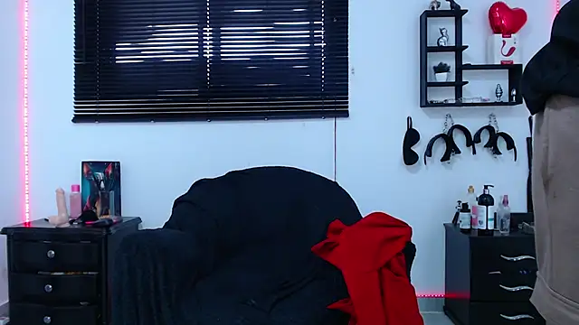 Snapshot of KinkyAllisonSub chatting on 22, 2, 2025 KinkyAllisonSub online show from 22, 2, 2025
