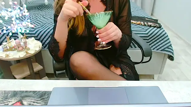 EveLove33 online show from 18, 4, 2026